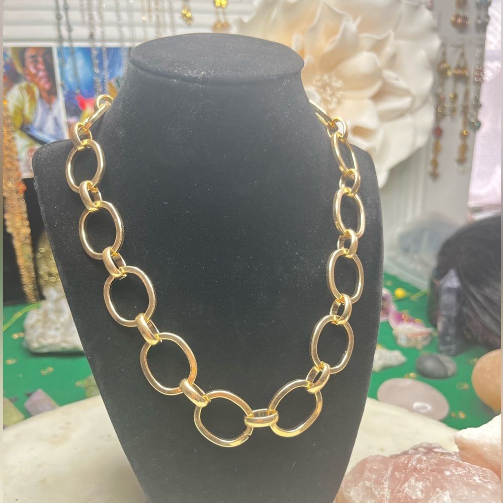 Gold Chainlink Necklace - Picture 4 of 4
